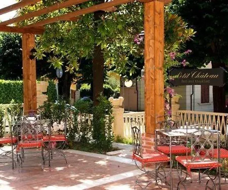 فندق مبيت وإفطار Petit Chateau