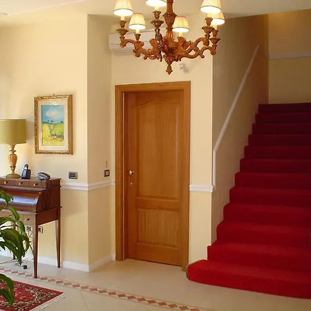 فندق مبيت وإفطار Petit Chateau 3*