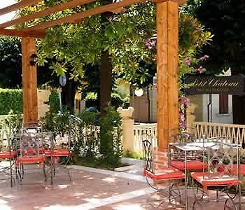 Petit Chateau فندق مبيت وإفطار مونتيكاتيني تيرمي