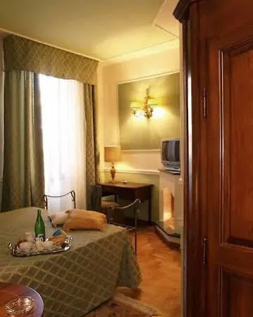 فندق مبيت وإفطار Petit Chateau مونتيكاتيني تيرمي